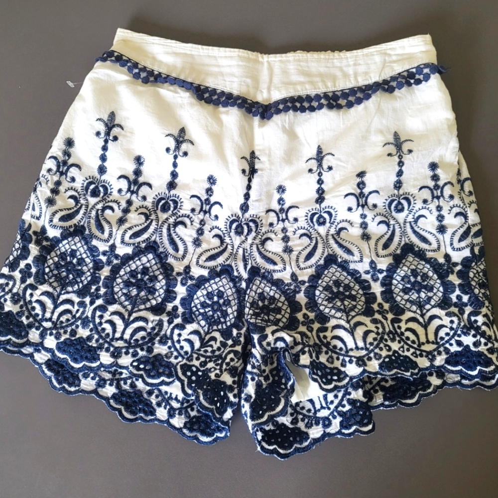 NWOT Love Riche Embroidered Shorts High Rise S